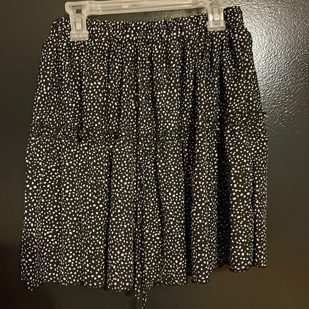 Super cute patterned, flowy skirt! Great for tall girls!